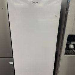 Hisense CFU14N6AWE 13.6 cu. ft. Garage Ready Frost Free Convert Upright Freezer