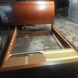 Queen Size Sleigh Bed 