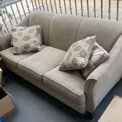 COUCH 4 SALE -