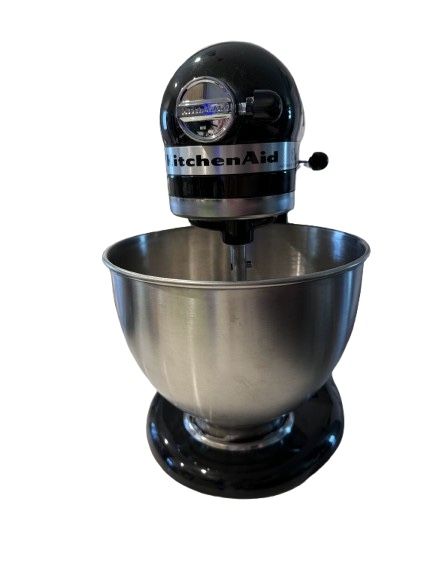 USED ONCE - KitchenAid Classic Series 4.5 Quart Tilt-Head Stand Mixer K45SS, Onyx Black