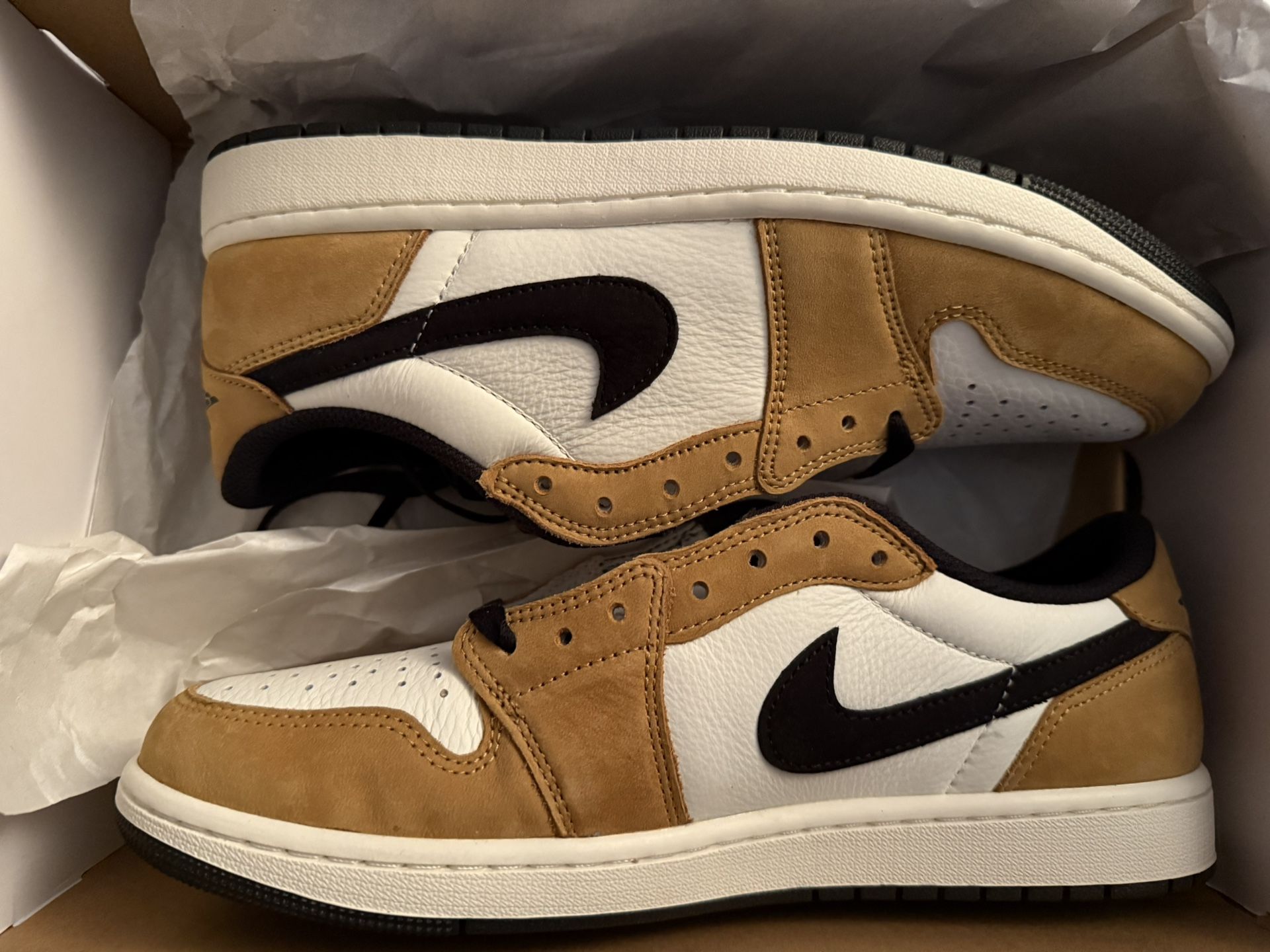 DS Jordan 1 Low Rookie of the Year Size 10.5