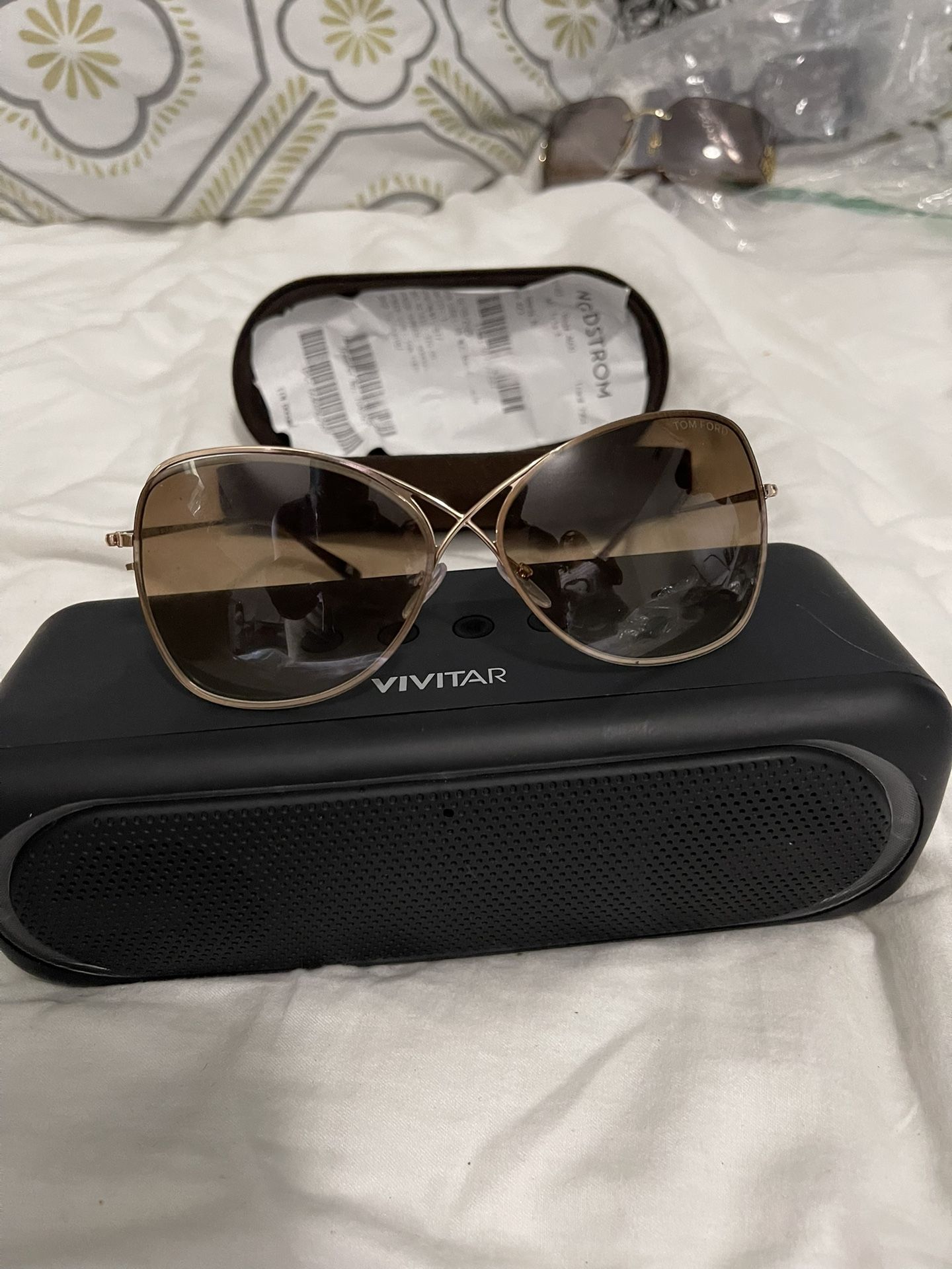 🔹 Tom Ford Women’s Sunglasses – Gold Edition (Product Description):