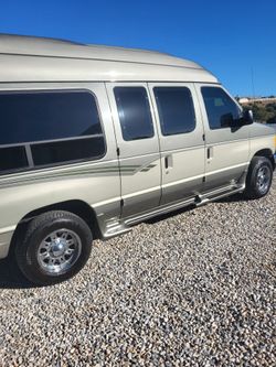 2004 Ford E-250