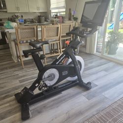 NordicTrack Commercial S22i Studio Cycle (Old Model), 22 Inch, LIKE NEW