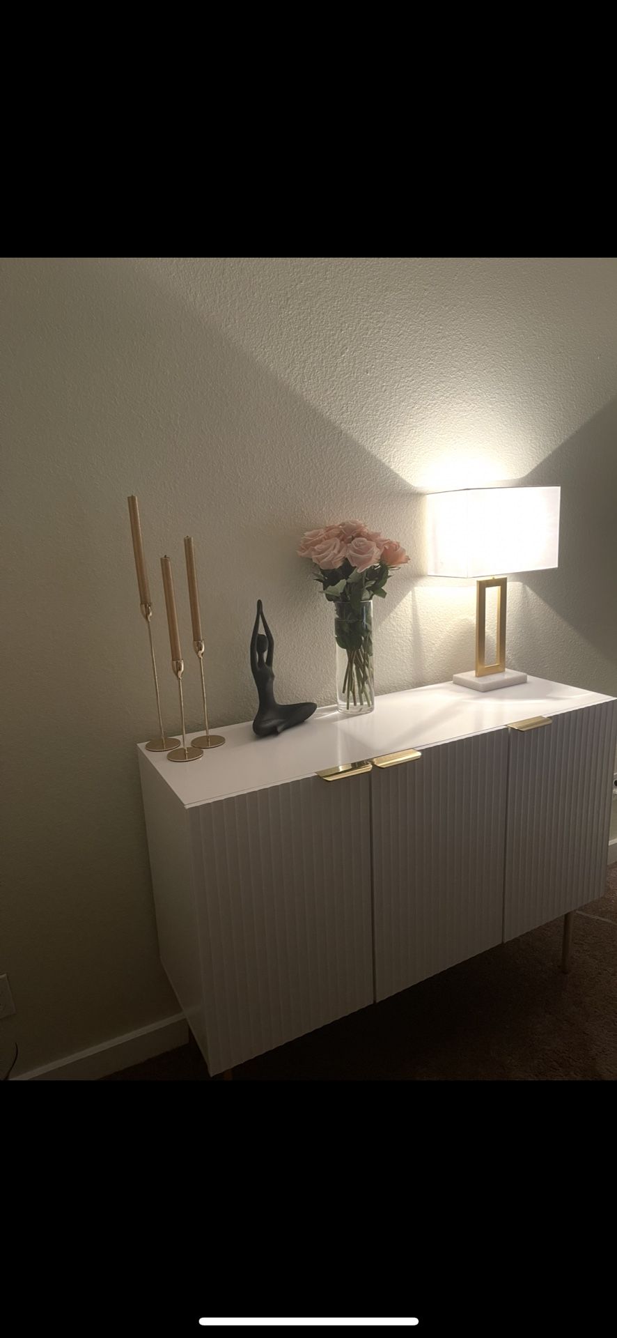 Modern Storage Cabinet – Excellent Condition