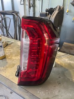 2025 GMC SIERRA Right tail light