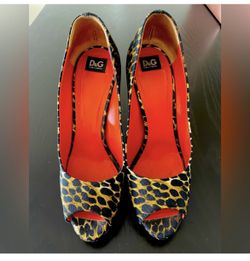 Dolce & Gabbana Size: EU 38