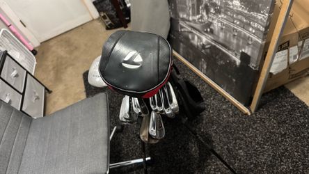 Mens right handed Taylor made golf clubs