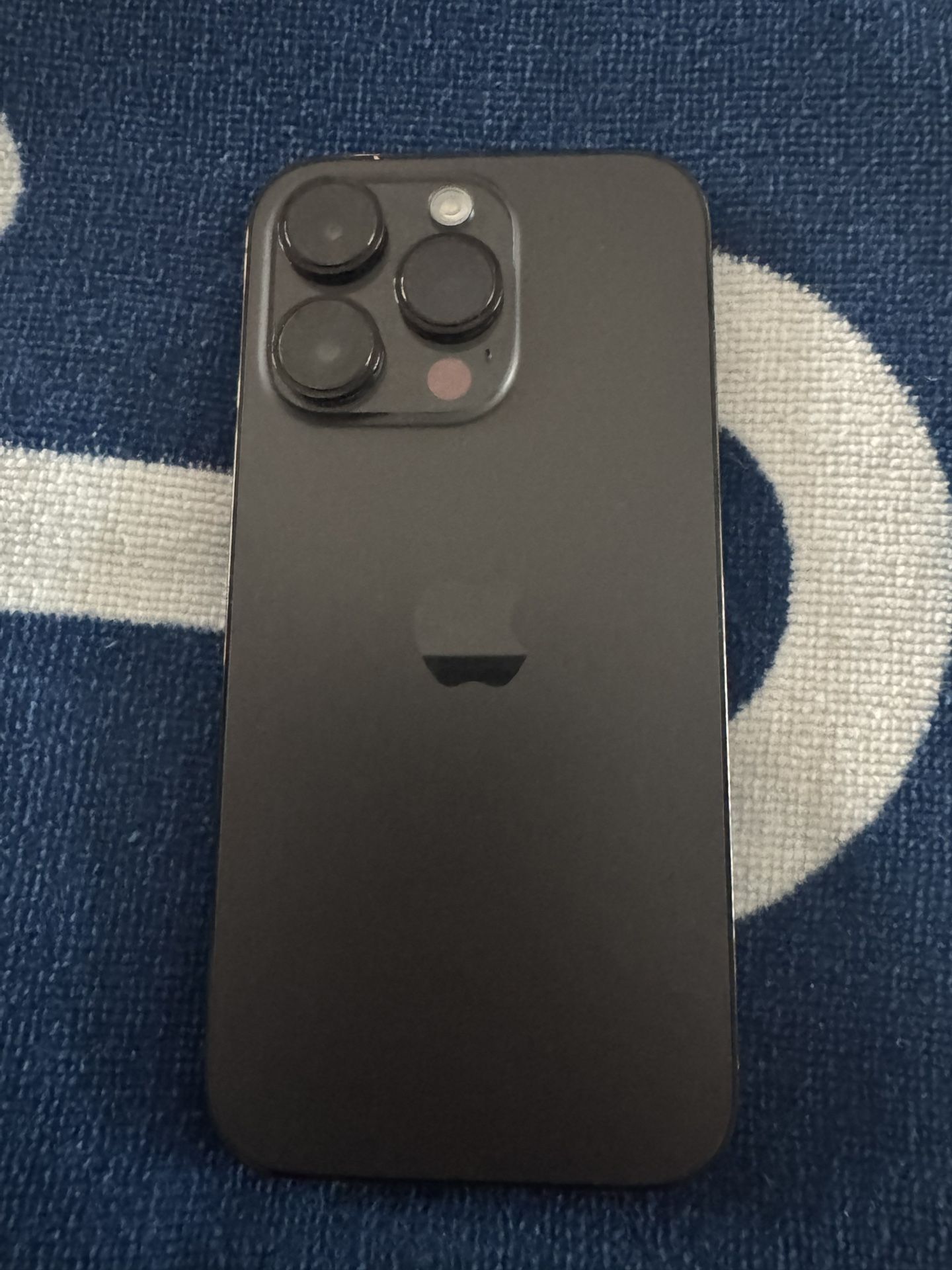 Two iPhone 14 Pros