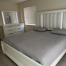 Noura 5 Pc Modern White LED Upholstered Panel King Bedroom Set