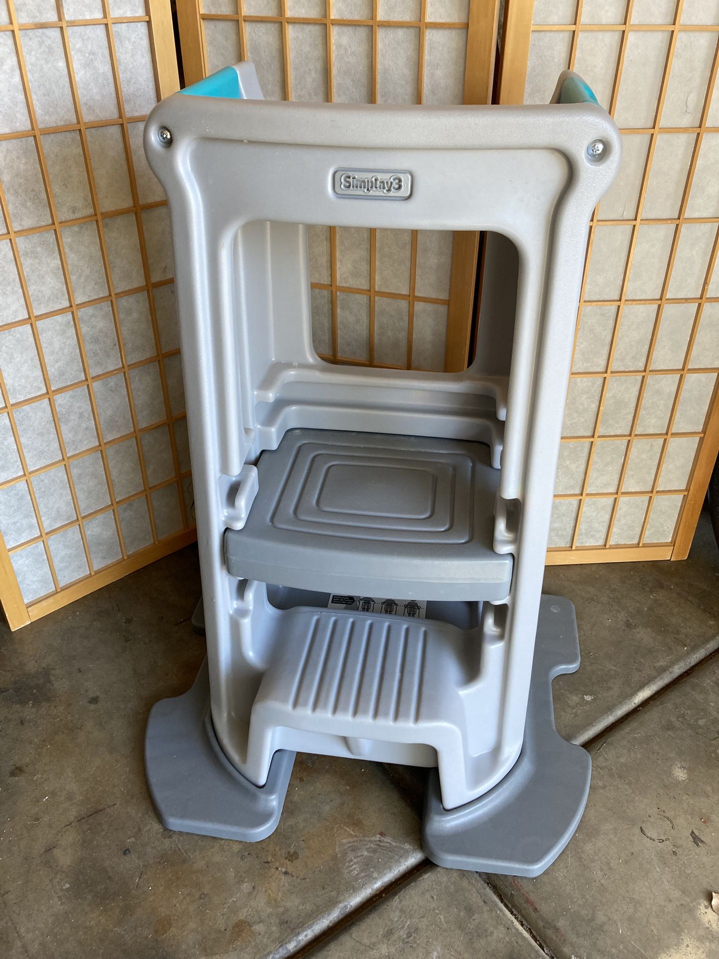 Simplay 3 Toddler Tower Step Stool