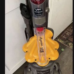 DYSON VACCUM DC33