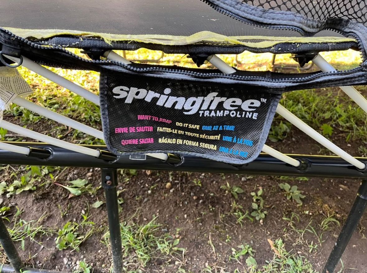 Springfree Trampoline w/New FlexRHoop Basketball Hoop & Ball