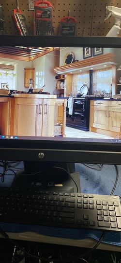 All In One Hp Touch Screen i7 23”-24” Window 10 With Universal Wire Keyboard And Universal Wire Mouse 