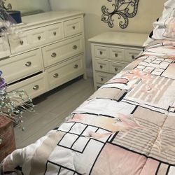 White Three-Piece Bedroom Set