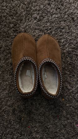 brown ugg slippers