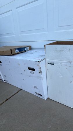 KOHLER COMFORT TOILET TANK AND SEAT WHITE