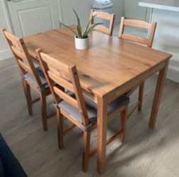 Solid Wood Dining Table Set with 4 Chairs 46x29x29h
