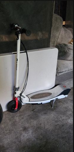 Razor E200 Scooter - (Free Delivery)
