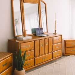 FREE DELIVERY 🚛 3 Piece Set VTG MCM Boho 9 Drawer Dresser w Mirror + 2 Nightstands