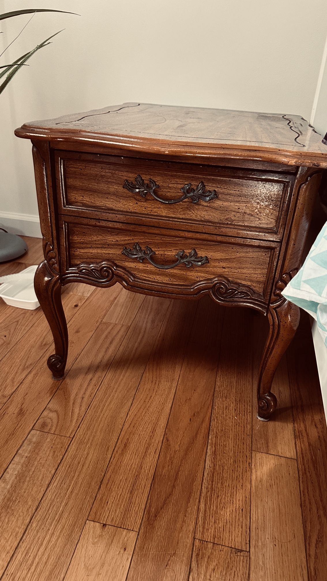 Basset Furniture End Tables (2x)