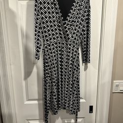 Graphic Black and White Chevron Print Wrap Dress