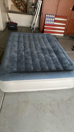 Intex full-size blowup mattress 77 x 55 x 16