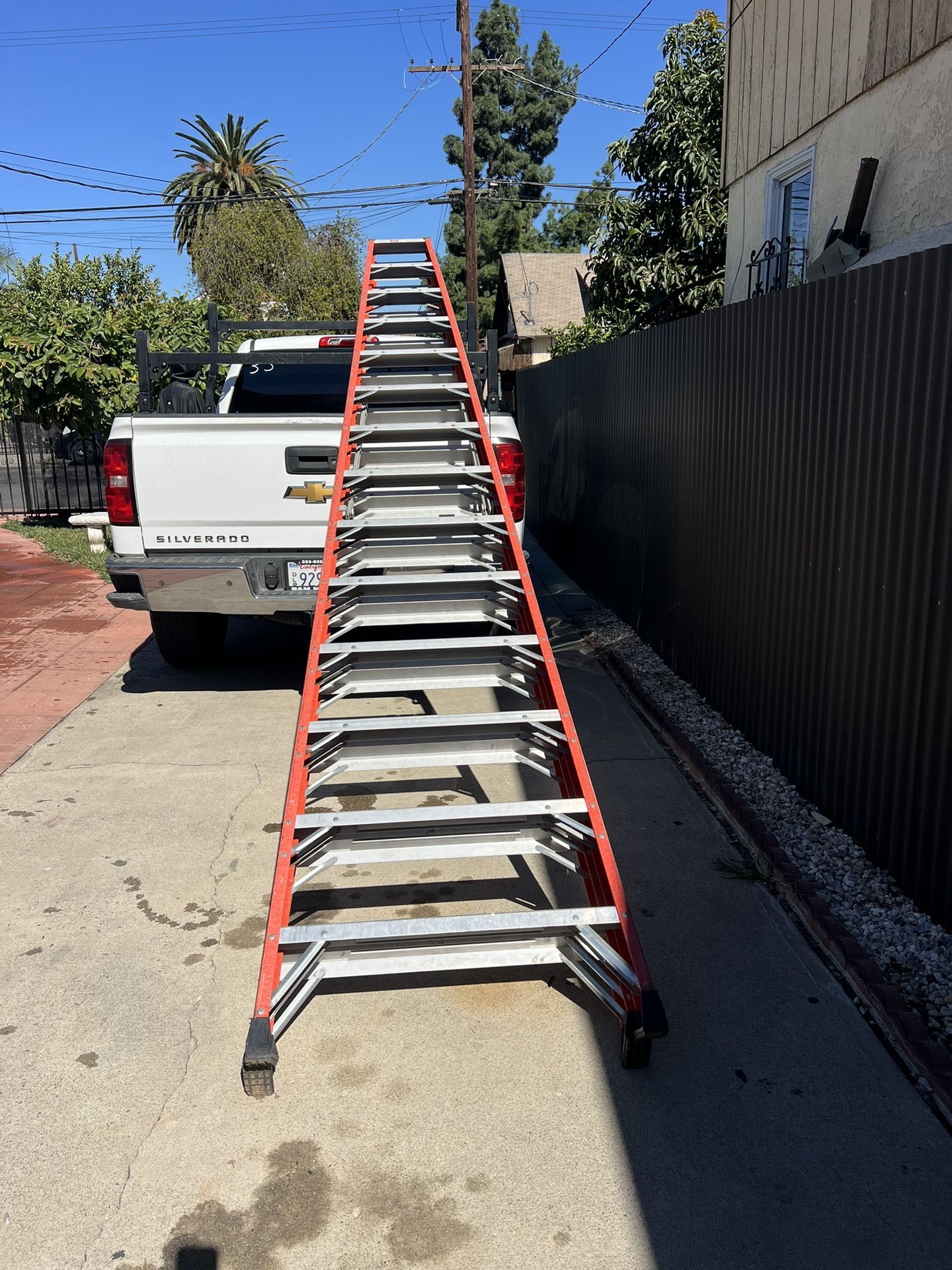 Escaleras de 14 pies de doble subida casi nuevas muy baratas