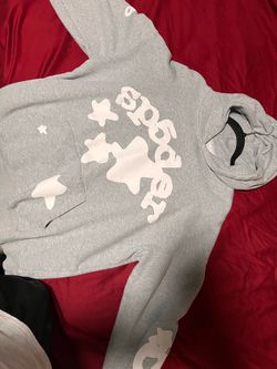 Gray Graphic Pullover Hoodie with Star Print sp5drr