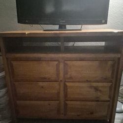 Six Draws Dresser/ TV Stand