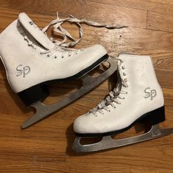 CCM Women’s Sz 6 Figure Skates