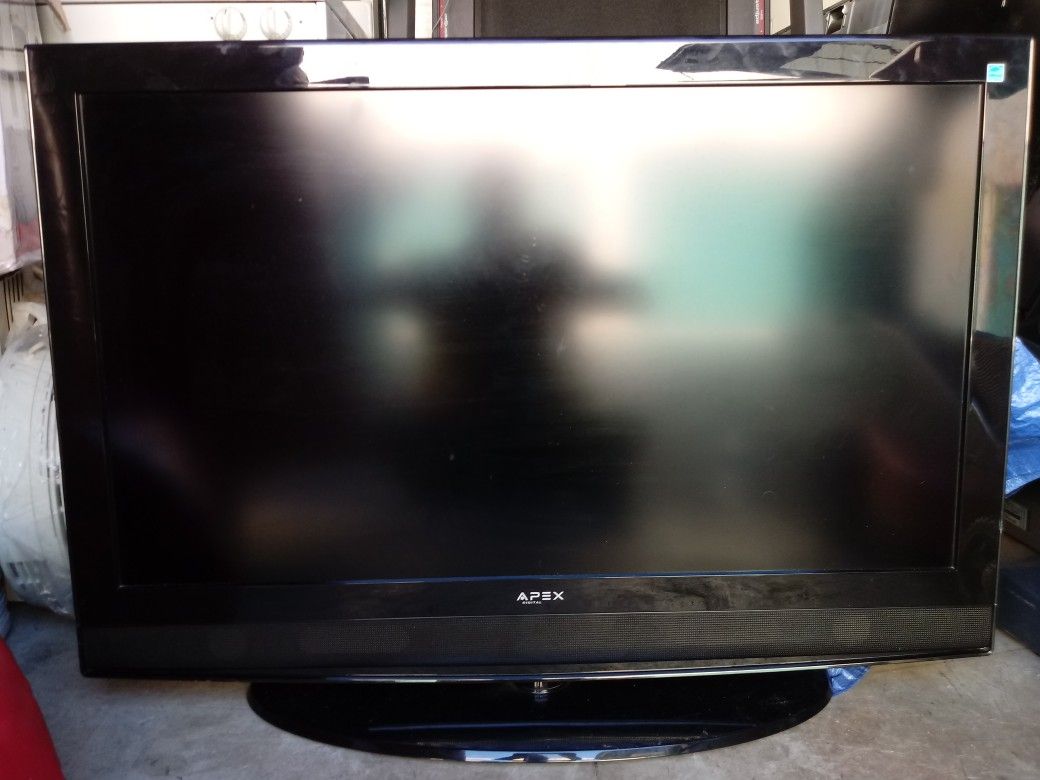 40 in flat screen TV excellent picture great condition made by Apex free delivery today