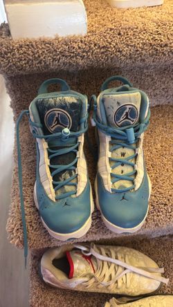 Boys size 6 Jordan’s basketball