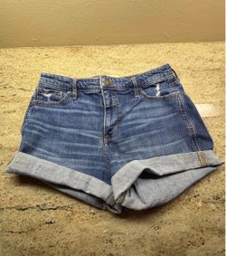 Women's Hollister High-rise Distressed Denim Cuffed Boyfriend Shorts Size W29
