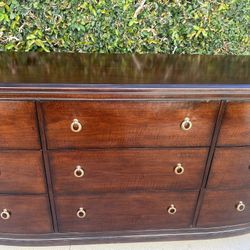 Thomasville Nine Drawer Dresser/Chest of Drawers