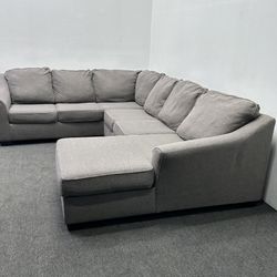 3 pc Charcoal Gray Sectional U-shaped couch, amazing condition. We deliver & setup.