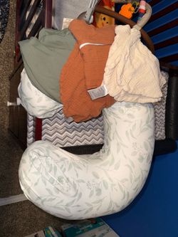 Nursing pillow + 3 covers