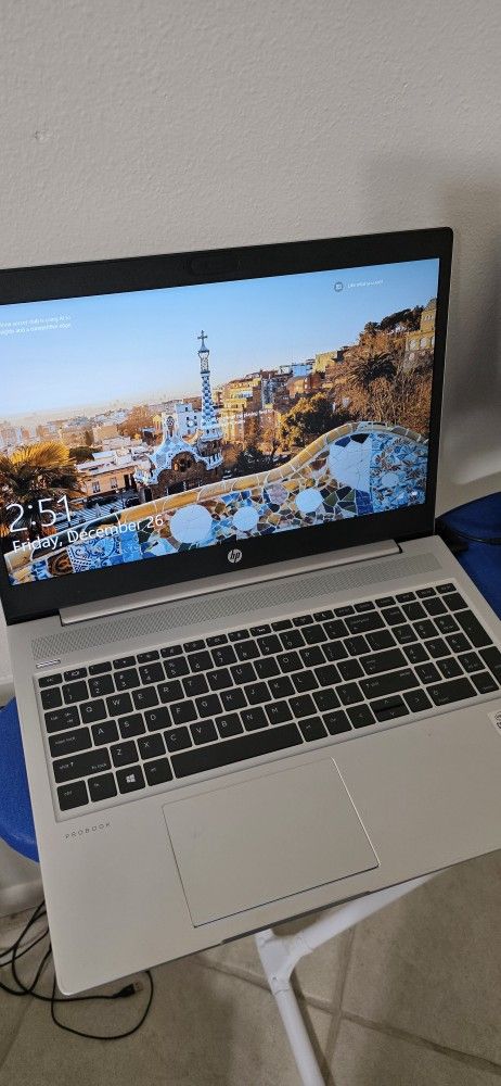 Microsoft Surface Laptop Go – 8GB RAM – Lightweight & Fast