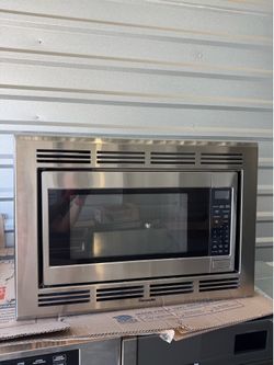 Thermador Built-In Microwave with 30” Trim Kit – July 2016 – Stainless Steel – $200