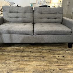 Couch (2 Seat) - 70x30x35