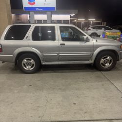 2000 Infiniti QX4