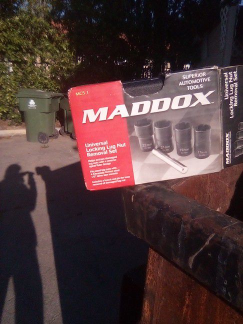 Maddox Universal Locking Lug Nut Removal Set (New)