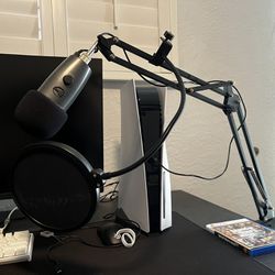 Blue Yeti Gaming Or Studio Mic With Boom Arm