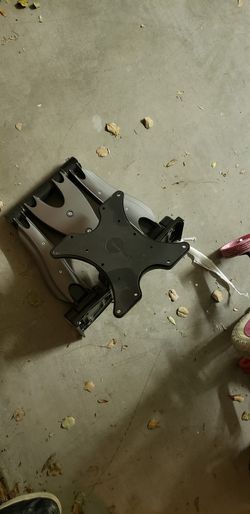 Heavy Duty TV wall mount...32-40 inch TVs