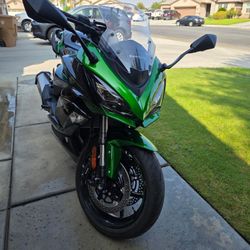 2023 Kawasaki Ninja 1000SX