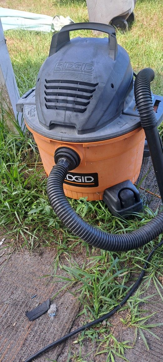 Wet and dry vacuum Also turns into a blower. By RIDGID