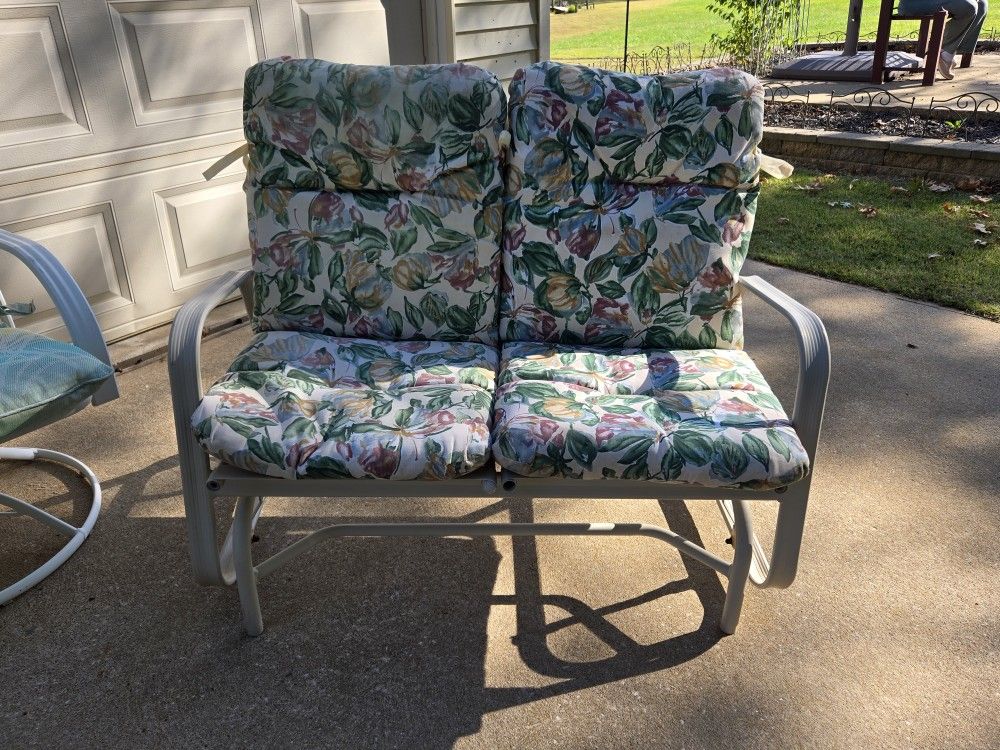 Outdoor 2 seat glider bench w/ cushion