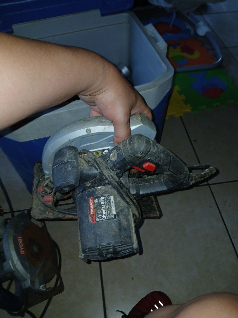 2 Electric Hand Saws