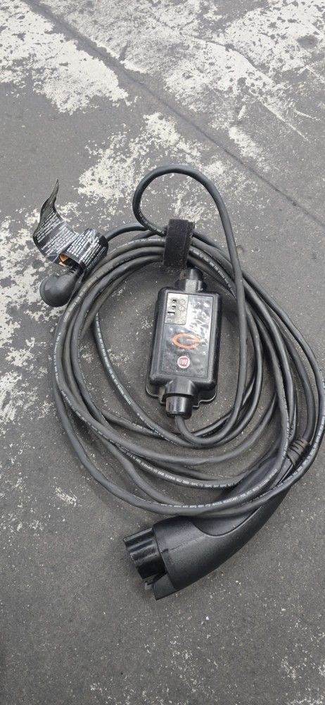 FIAT 500e Electric Car Battery Charger EV