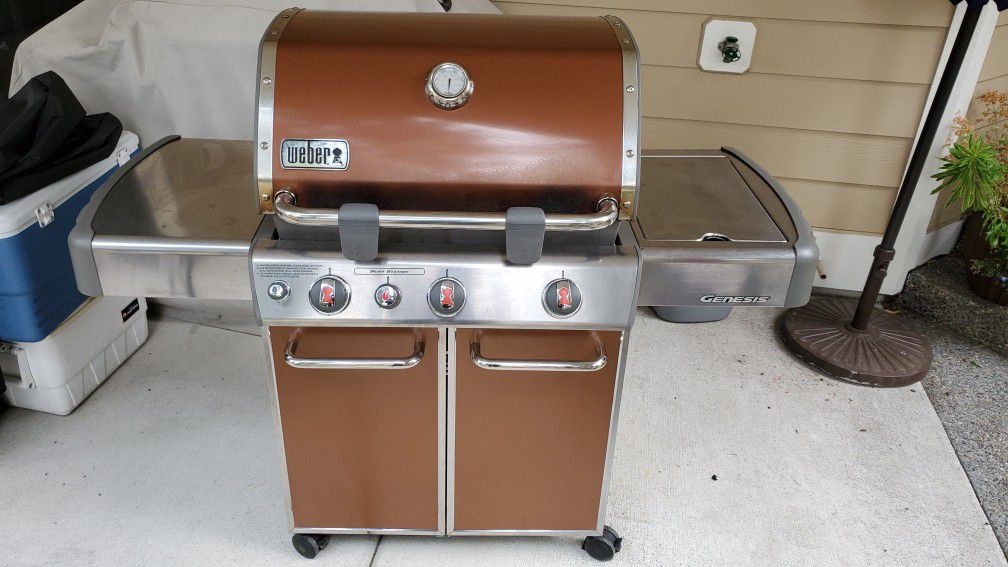 Copper Weber Genesis E 330 with smoker box and cover